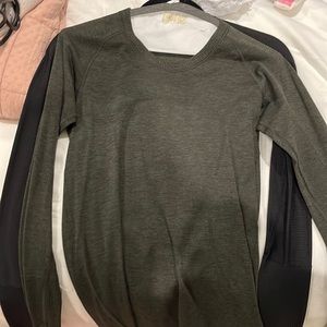 lulu lemon long sleeve top in green/olive
